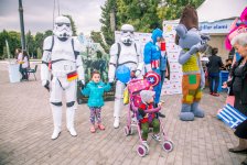 Герои Голливудских блокбастеров и мультфильмов на Бакинском бульваре (ФОТО)