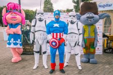 Герои Голливудских блокбастеров и мультфильмов на Бакинском бульваре (ФОТО)