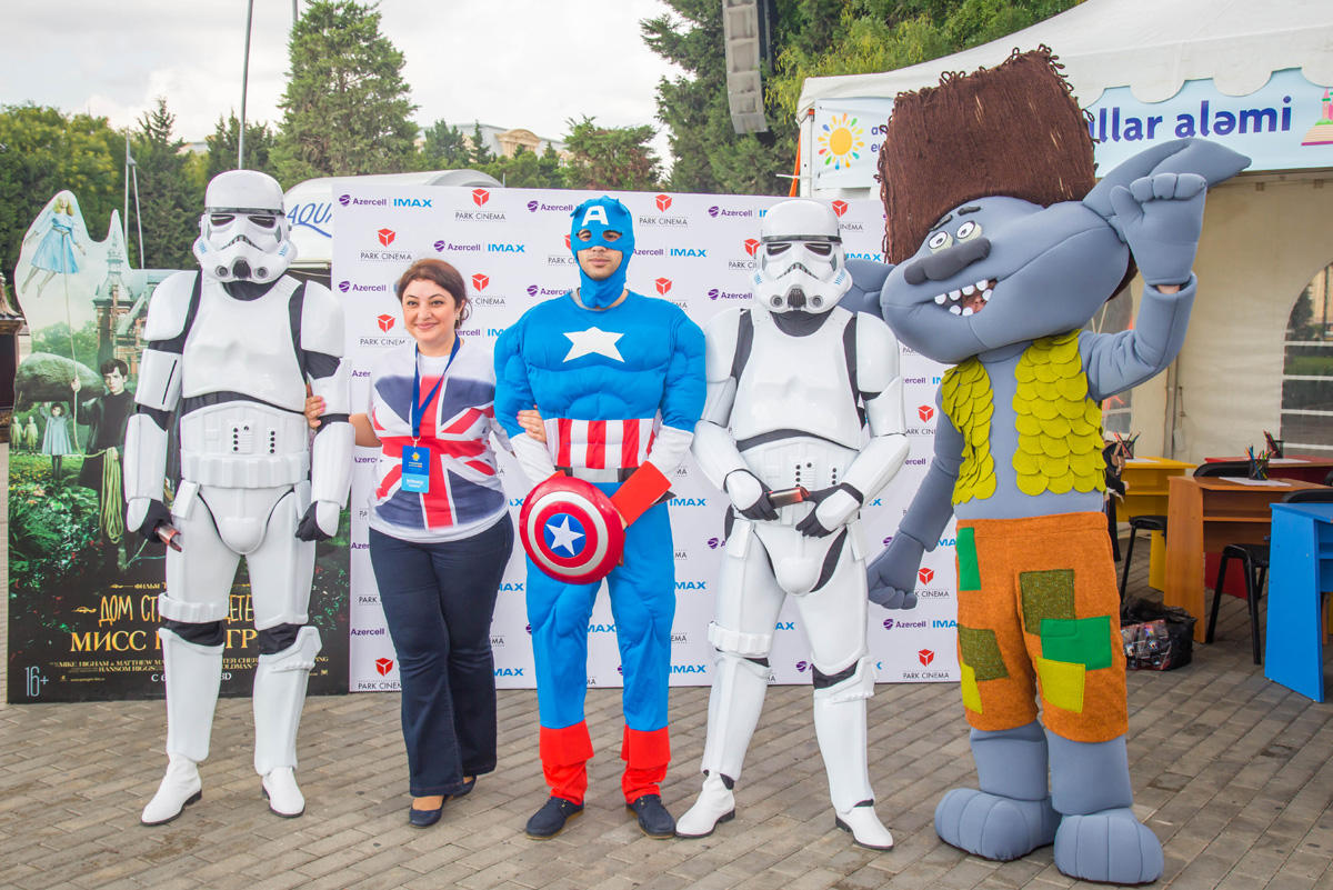 Герои Голливудских блокбастеров и мультфильмов на Бакинском бульваре (ФОТО)