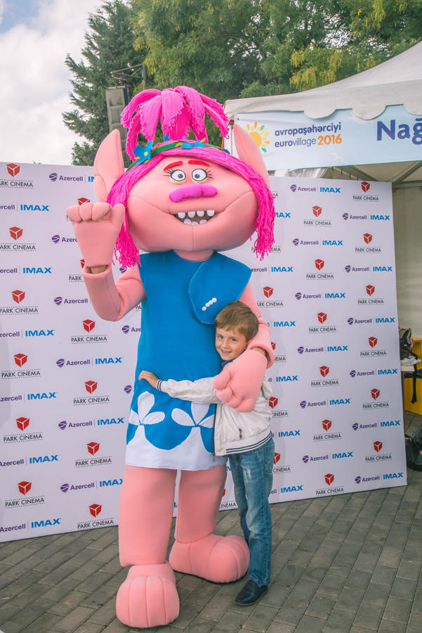 Герои Голливудских блокбастеров и мультфильмов на Бакинском бульваре (ФОТО)