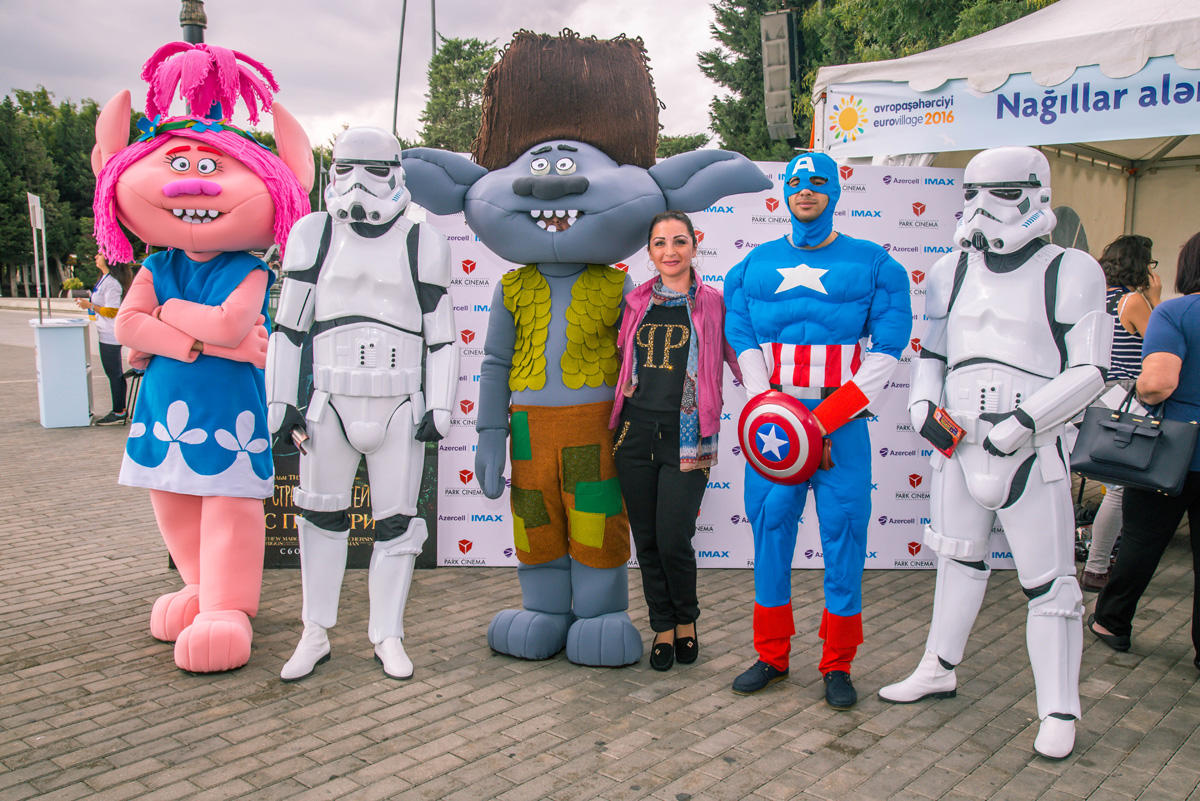 Герои Голливудских блокбастеров и мультфильмов на Бакинском бульваре (ФОТО)
