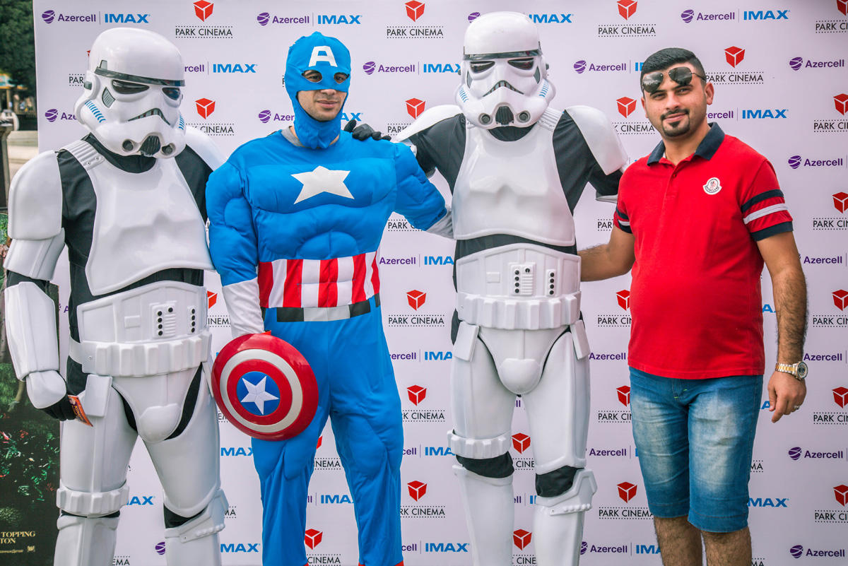 Герои Голливудских блокбастеров и мультфильмов на Бакинском бульваре (ФОТО)