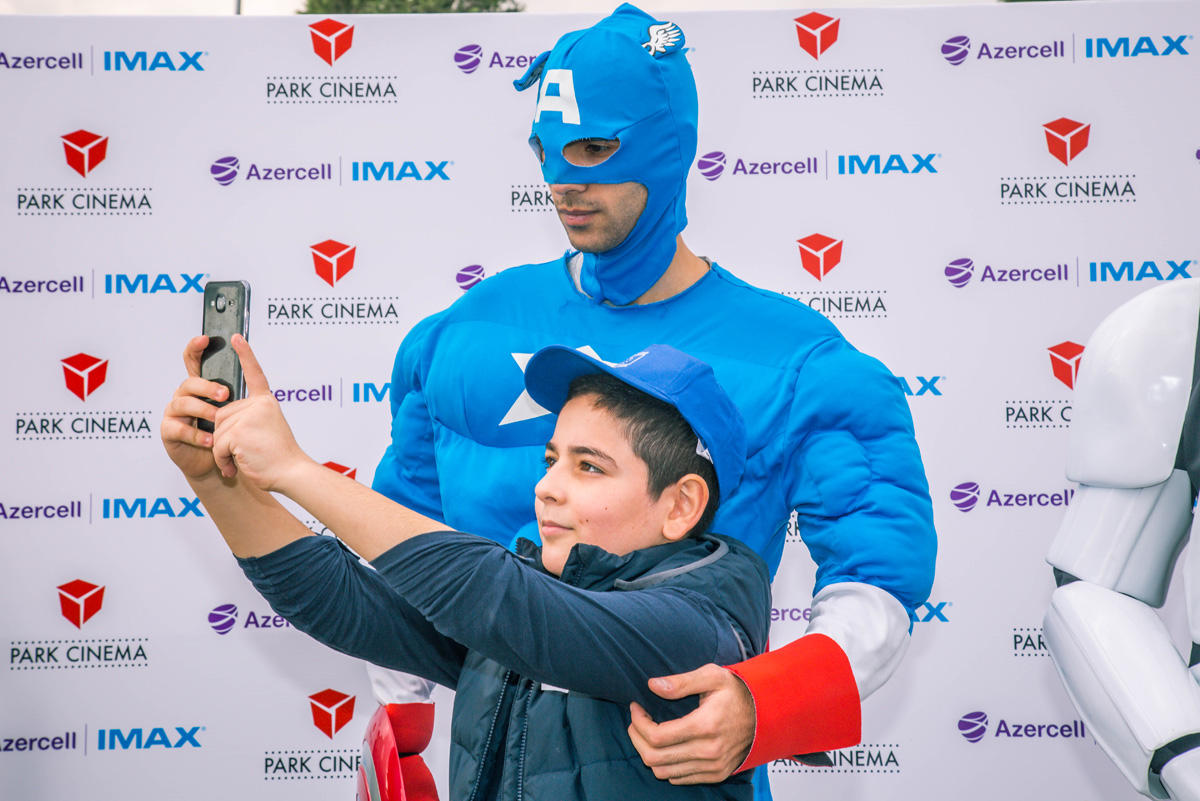 Герои Голливудских блокбастеров и мультфильмов на Бакинском бульваре (ФОТО)