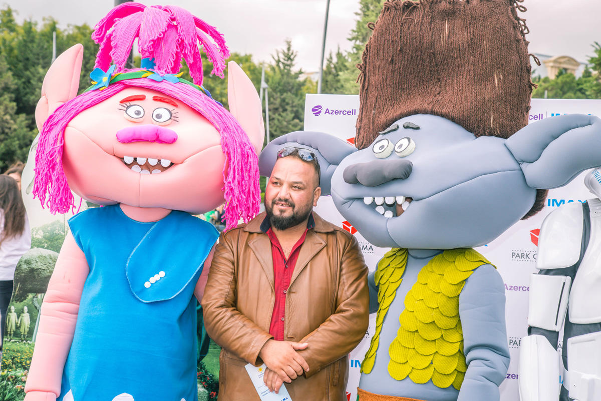 Герои Голливудских блокбастеров и мультфильмов на Бакинском бульваре (ФОТО)