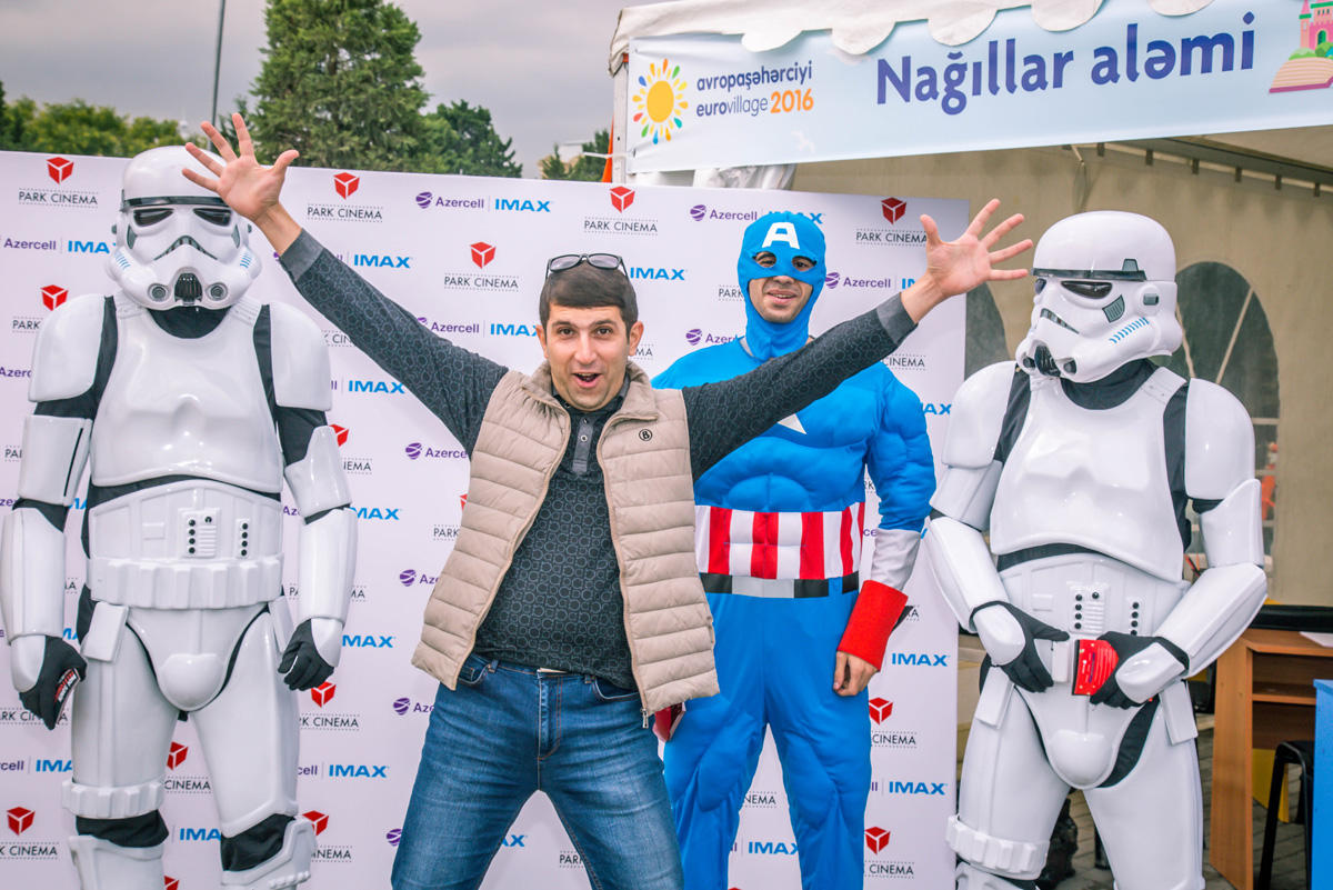 Герои Голливудских блокбастеров и мультфильмов на Бакинском бульваре (ФОТО)