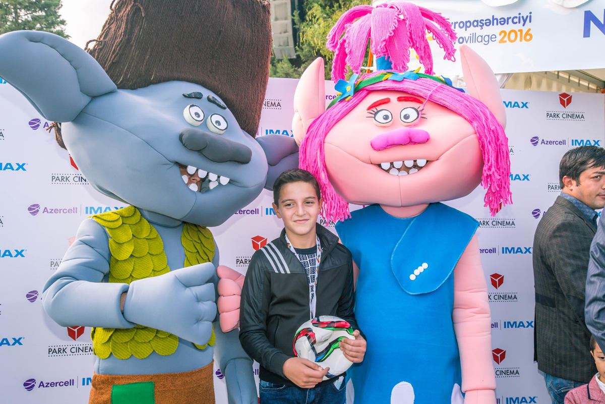 Герои Голливудских блокбастеров и мультфильмов на Бакинском бульваре (ФОТО)