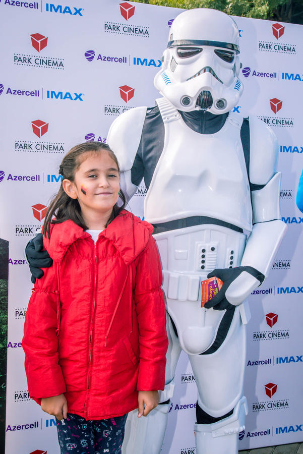 Герои Голливудских блокбастеров и мультфильмов на Бакинском бульваре (ФОТО)