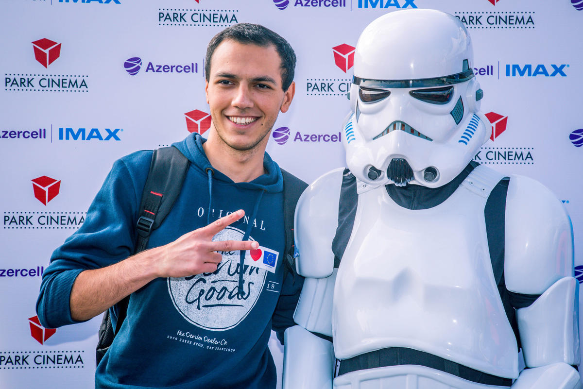 Герои Голливудских блокбастеров и мультфильмов на Бакинском бульваре (ФОТО)