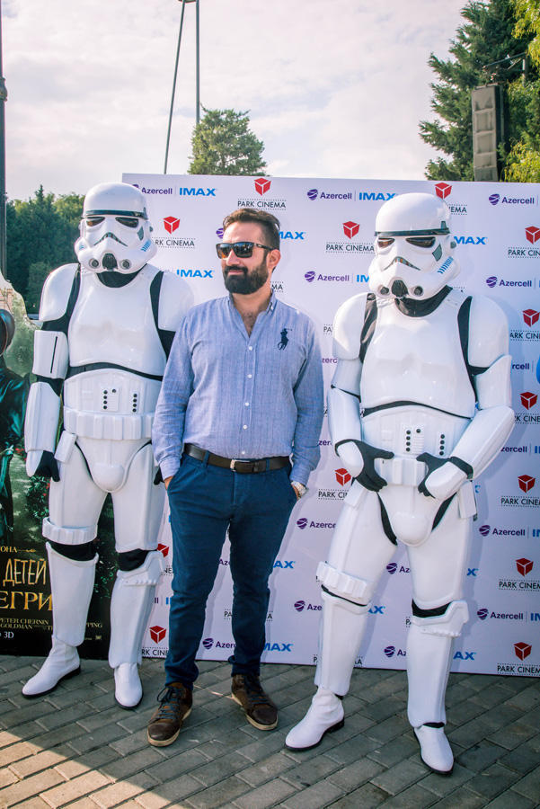 Герои Голливудских блокбастеров и мультфильмов на Бакинском бульваре (ФОТО)