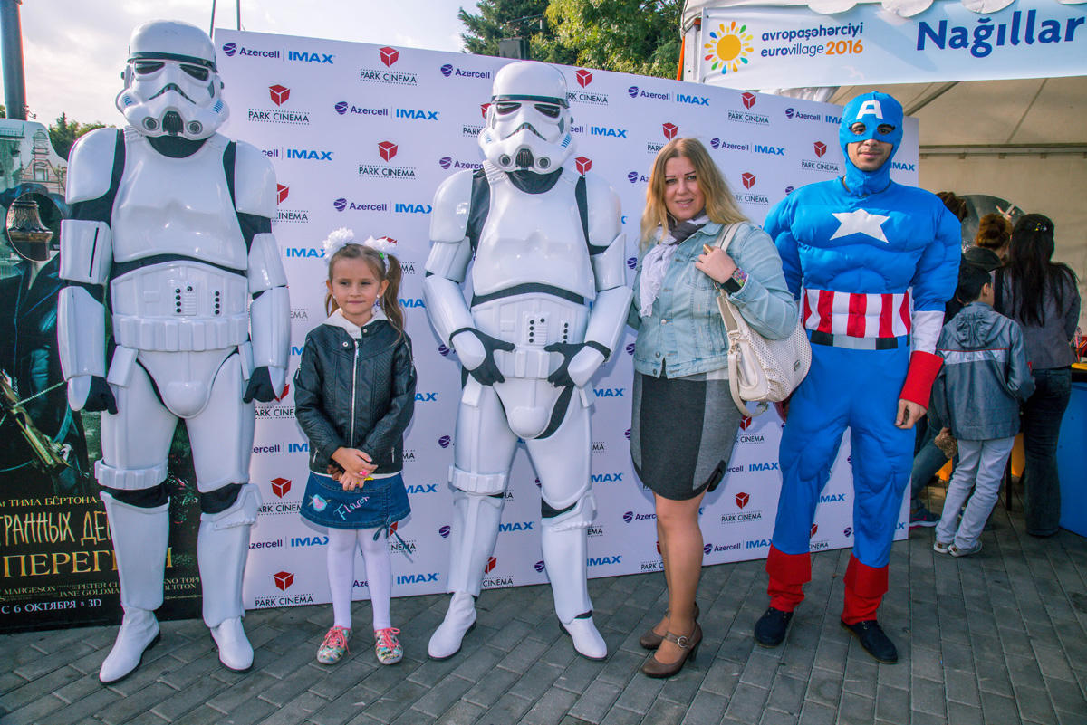 Герои Голливудских блокбастеров и мультфильмов на Бакинском бульваре (ФОТО)
