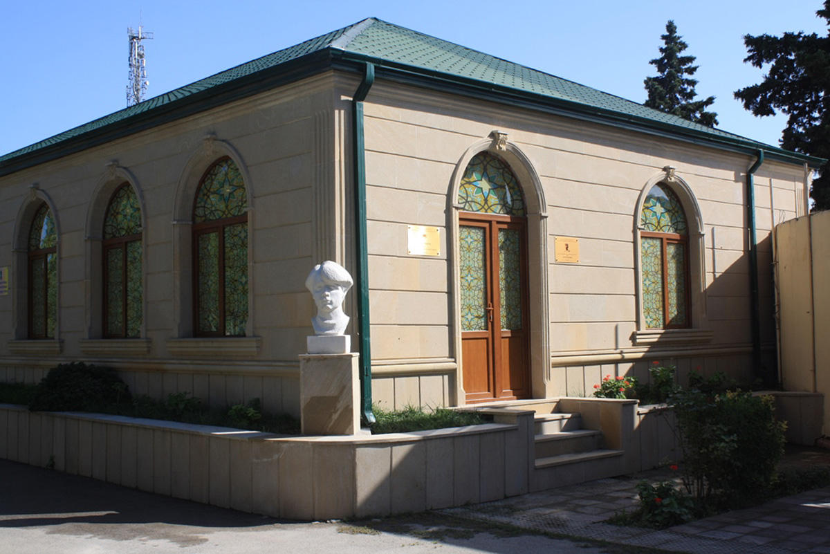 Есенинская осень в Баку (ФОТО)