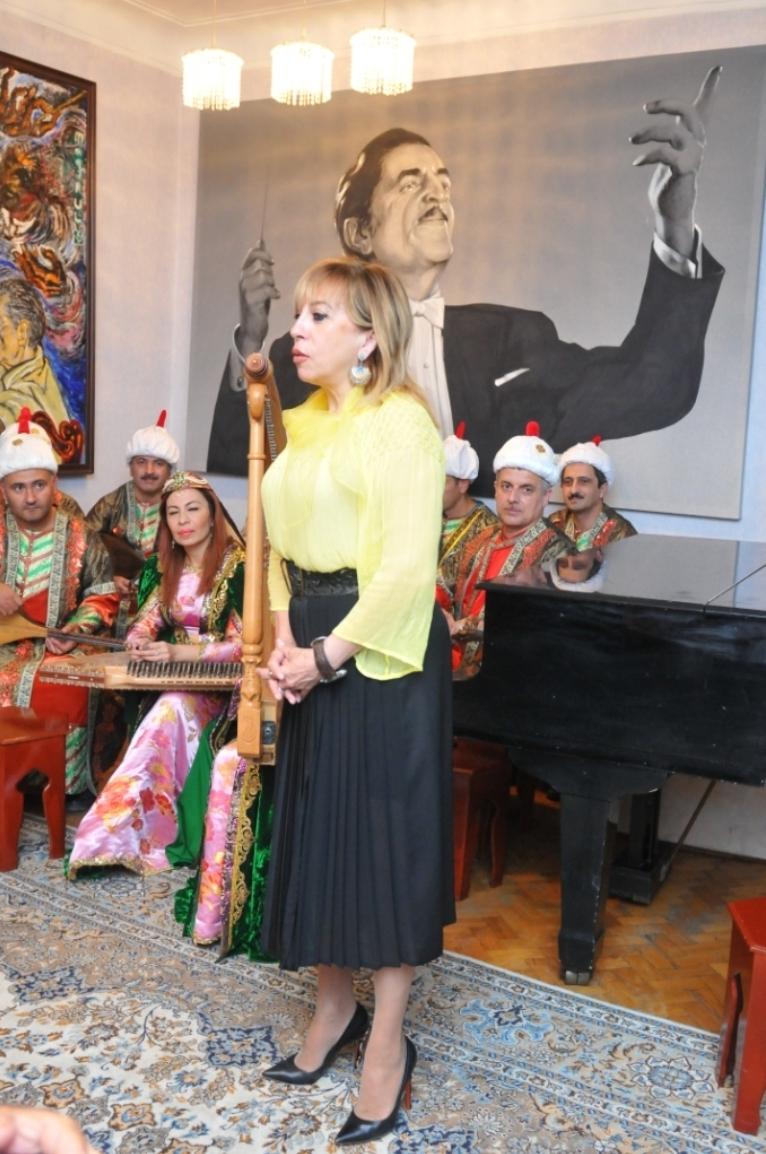 Виртуозное мастерство единственного исполнителя на чагане в Азербайджане (ФОТО)