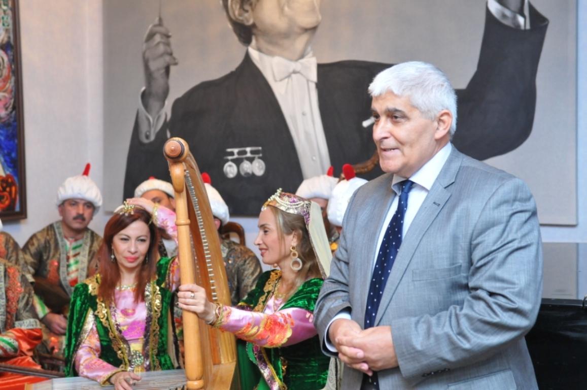 Виртуозное мастерство единственного исполнителя на чагане в Азербайджане (ФОТО)