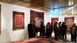 В Баку открылась экспозиция сербских национальных ковров (ФОТО)