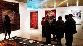 В Баку открылась экспозиция сербских национальных ковров (ФОТО)