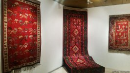 В Баку открылась экспозиция сербских национальных ковров (ФОТО)