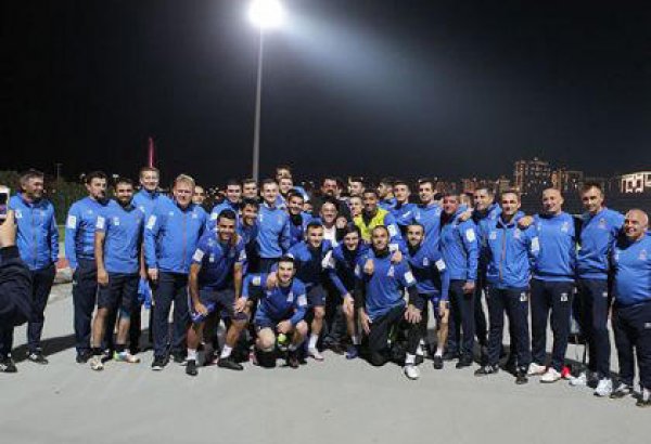 Стивен Сигал пожелал удачи футболистам сборной Азербайджана