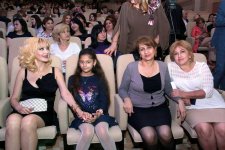 "Я - невеста ветра" в Баку: экстравагантное шоу и дети природы (ФОТО)