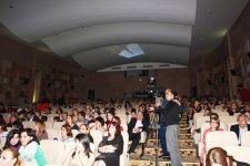 "Я - невеста ветра" в Баку: экстравагантное шоу и дети природы (ФОТО)