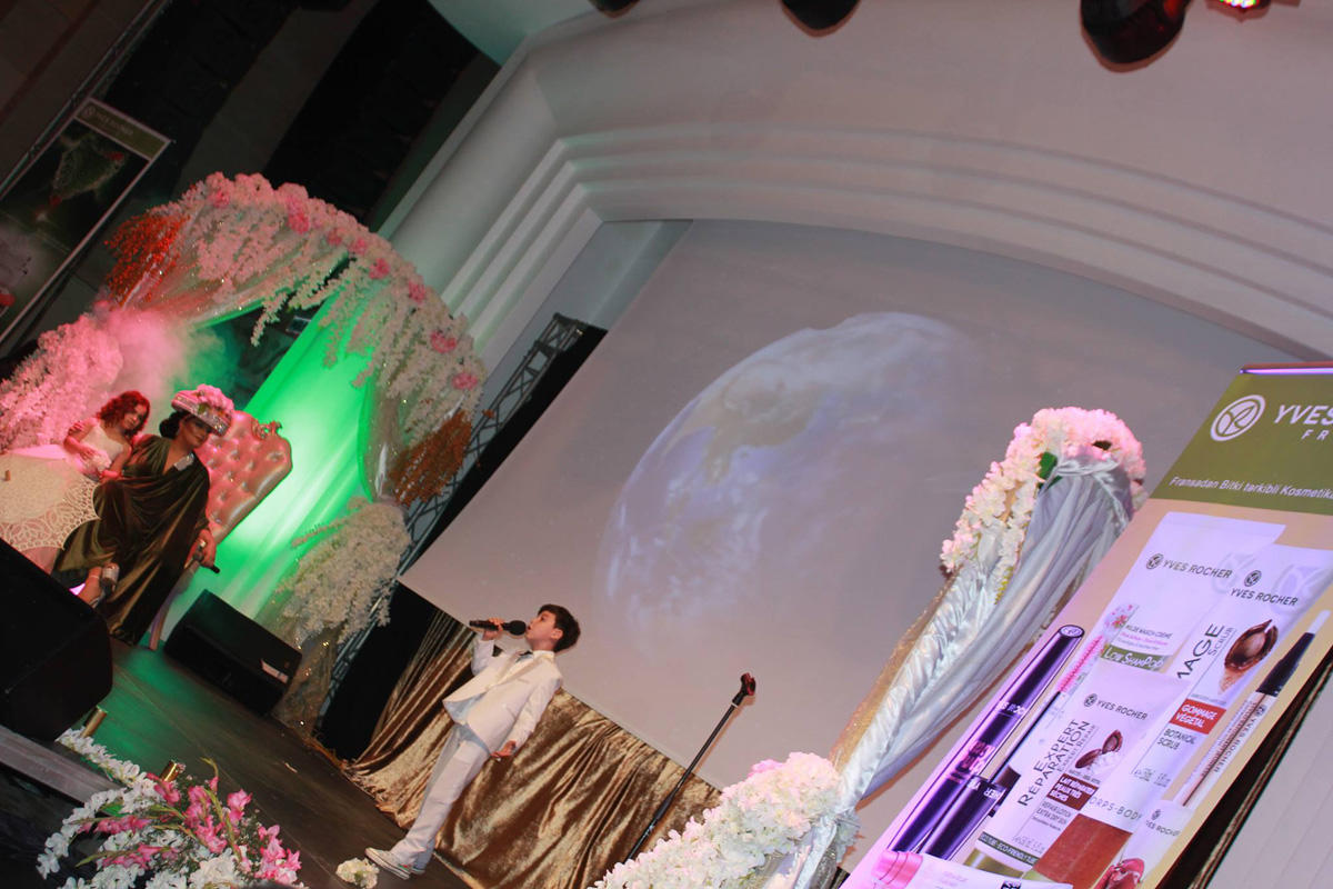 "Я - невеста ветра" в Баку: экстравагантное шоу и дети природы (ФОТО)