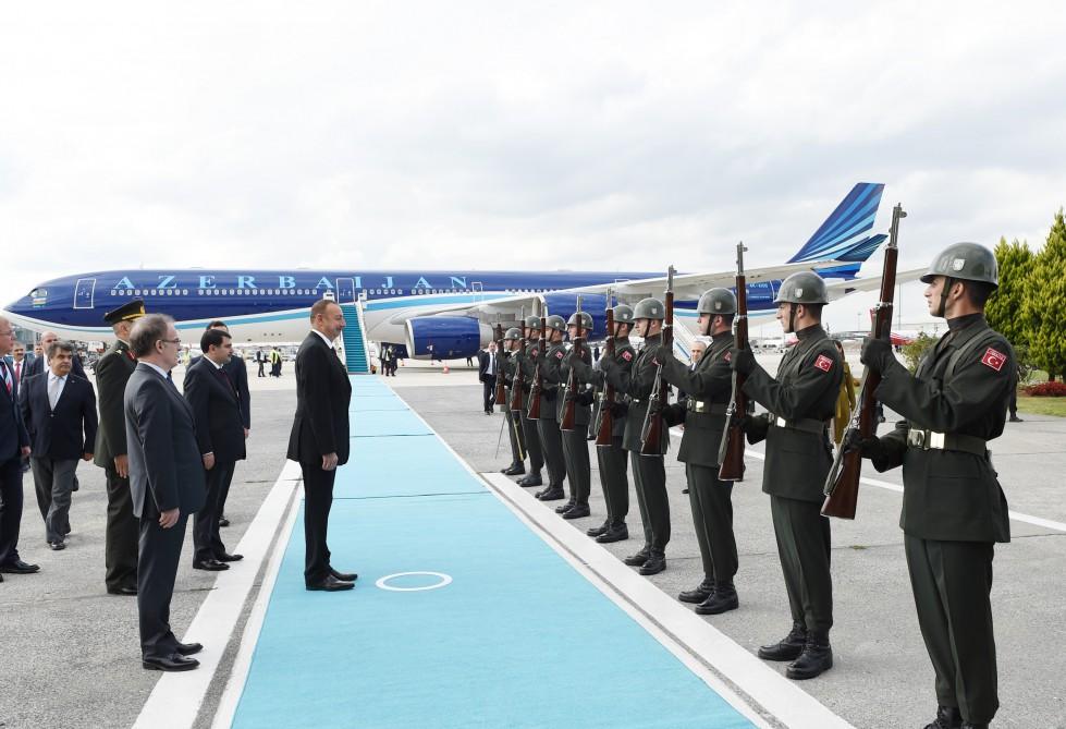 Президент Ильхам Алиев прибыл с рабочим визитом в Турцию (ФОТО) (Версия 2)