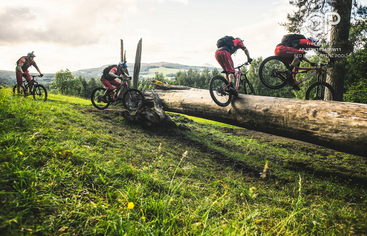 Фантастические трюки на велосипеде мировой звезды Дэнни (ВИДЕО, ФОТО)