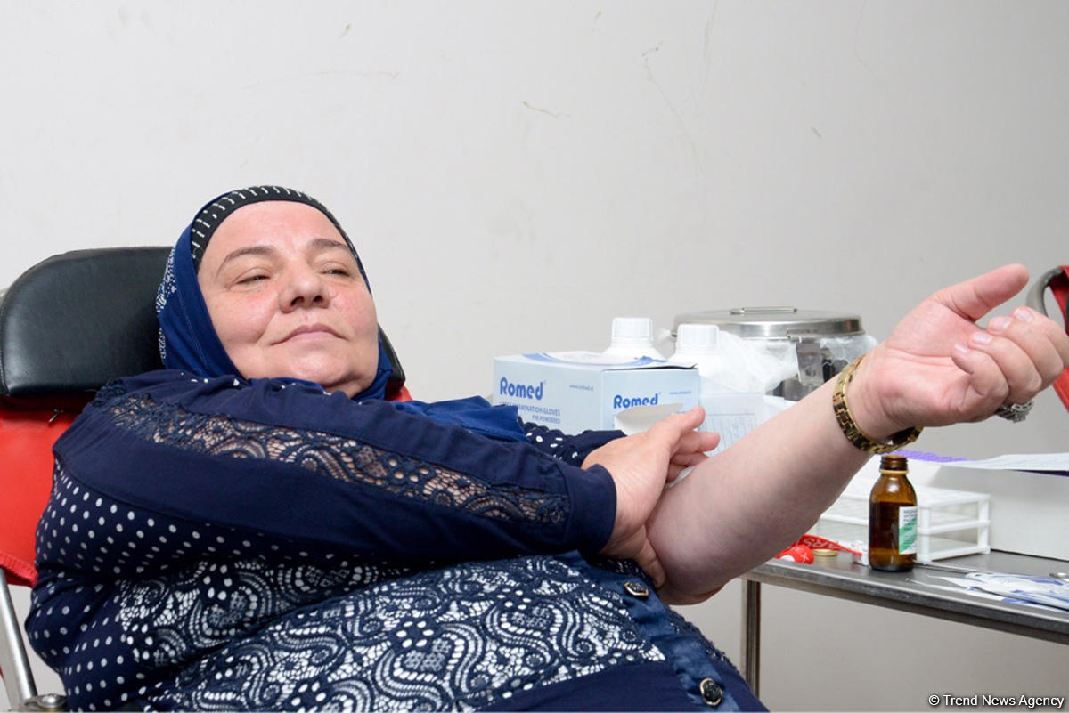 В Азербайджане продолжаются акции по сдаче крови  (ФОТО)