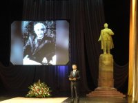 В Баку отметили 110-летие Самеда Вургуна (ФОТО)