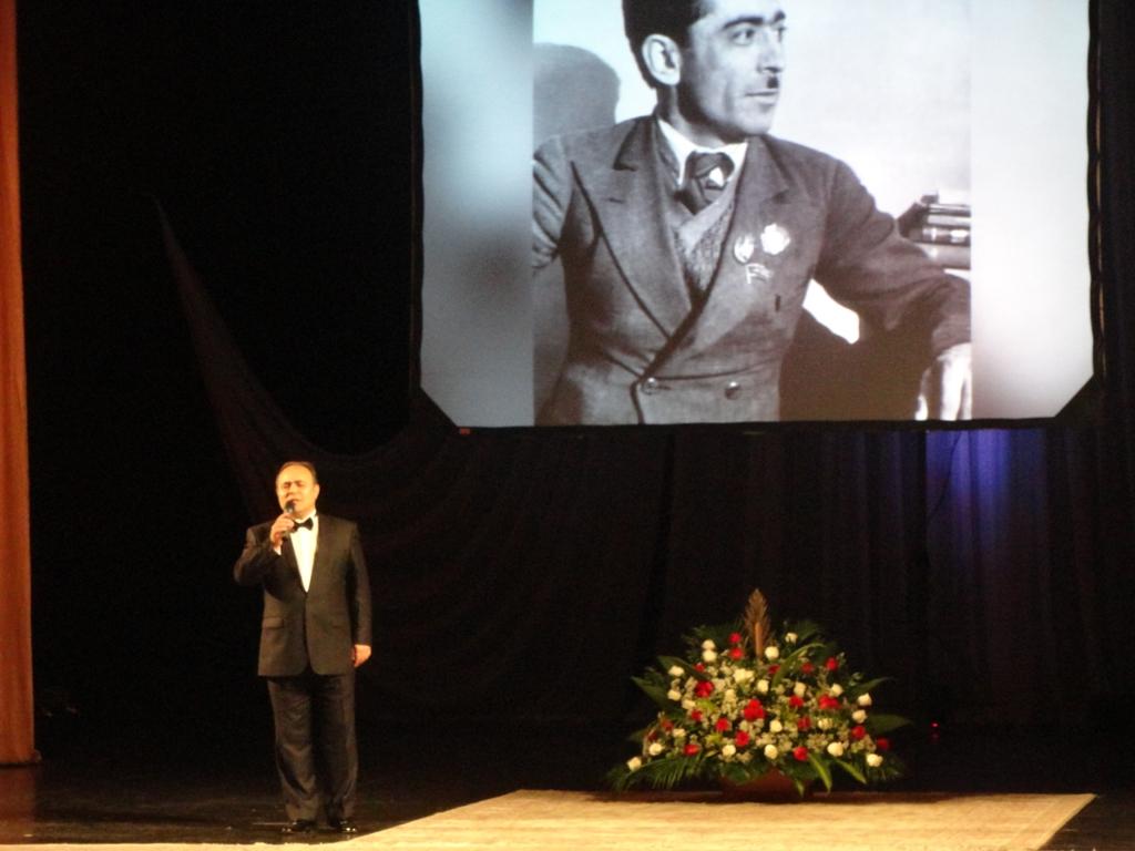 В Баку отметили 110-летие Самеда Вургуна (ФОТО)