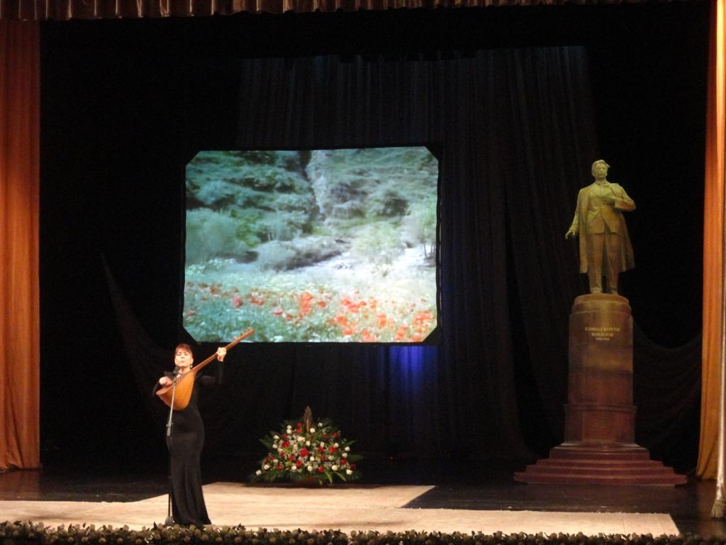 В Баку отметили 110-летие Самеда Вургуна (ФОТО)