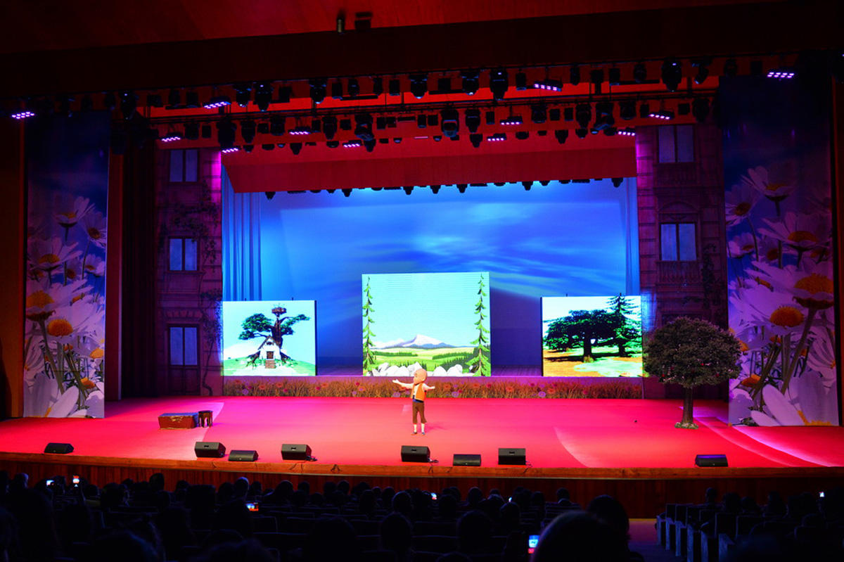 В Баку прошла сказочная битва Кельоглана и Гаравезира (ФОТО)