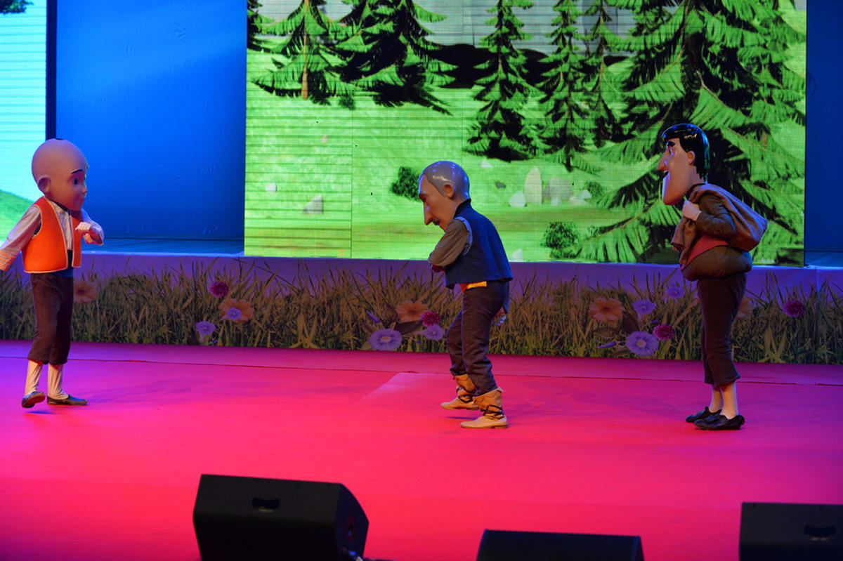 В Баку прошла сказочная битва Кельоглана и Гаравезира (ФОТО)