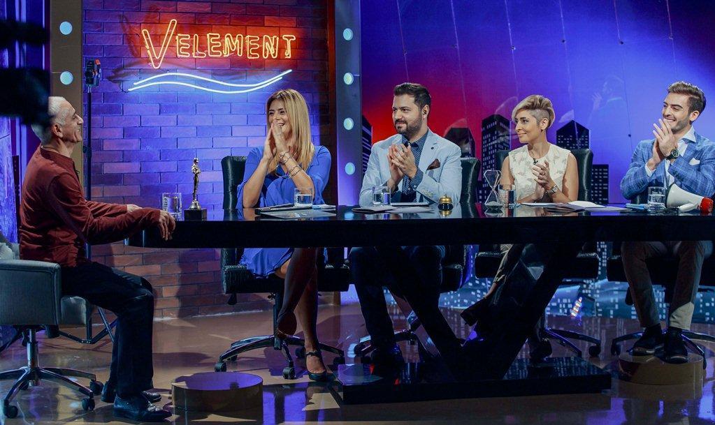 Лев ушел из дома и ... пришел к азербайджанским ведущим (ФОТО, ВИДЕО)