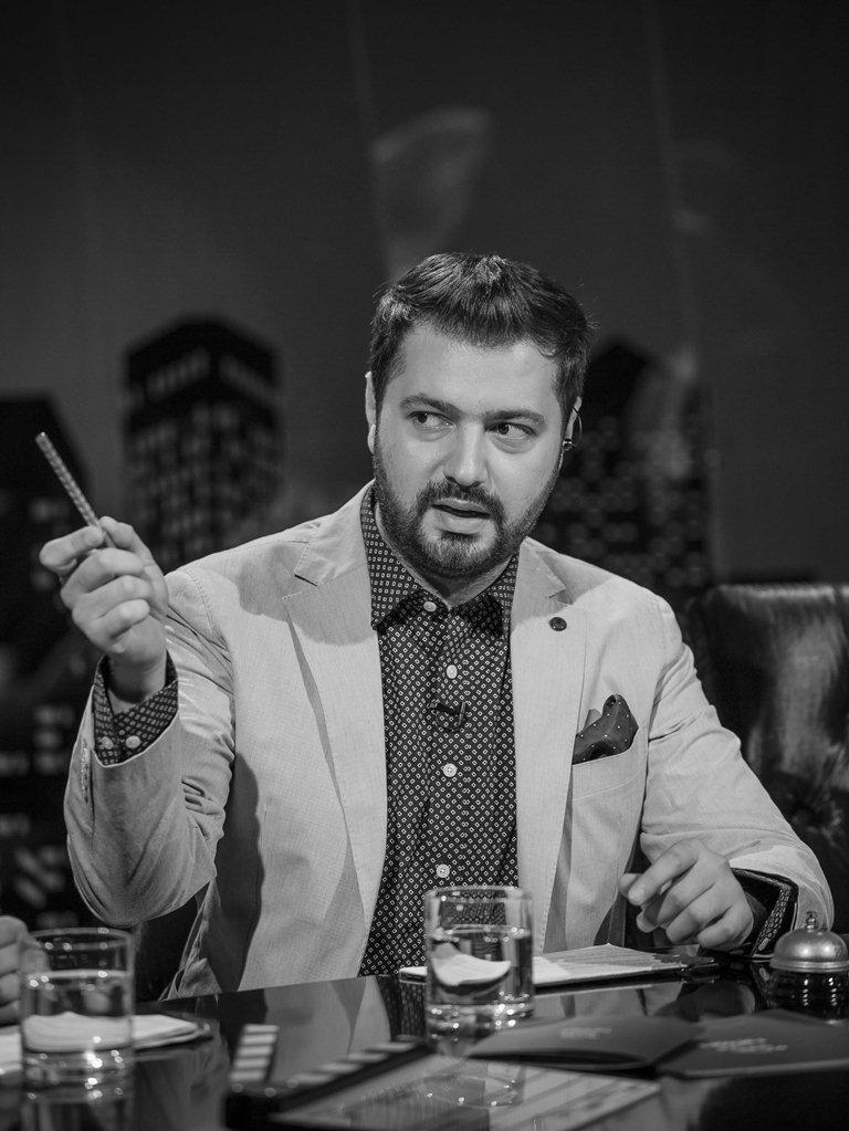 Лев ушел из дома и ... пришел к азербайджанским ведущим (ФОТО, ВИДЕО)