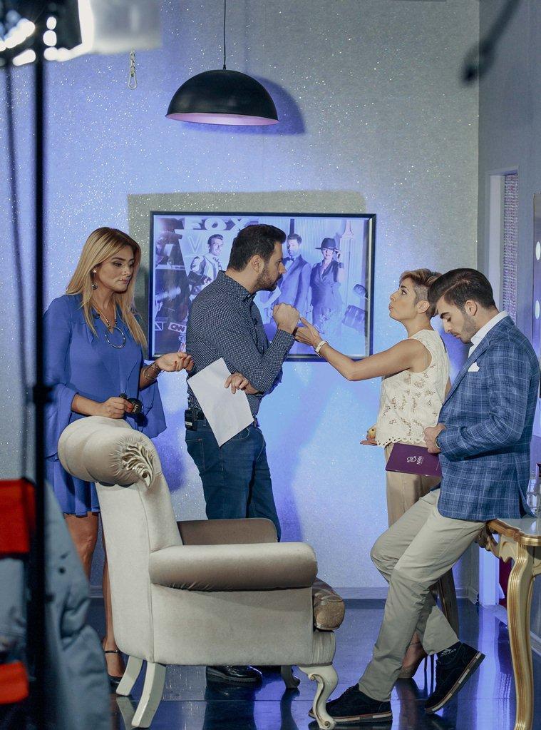 Лев ушел из дома и ... пришел к азербайджанским ведущим (ФОТО, ВИДЕО)