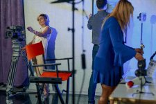 Лев ушел из дома и ... пришел к азербайджанским ведущим (ФОТО, ВИДЕО)