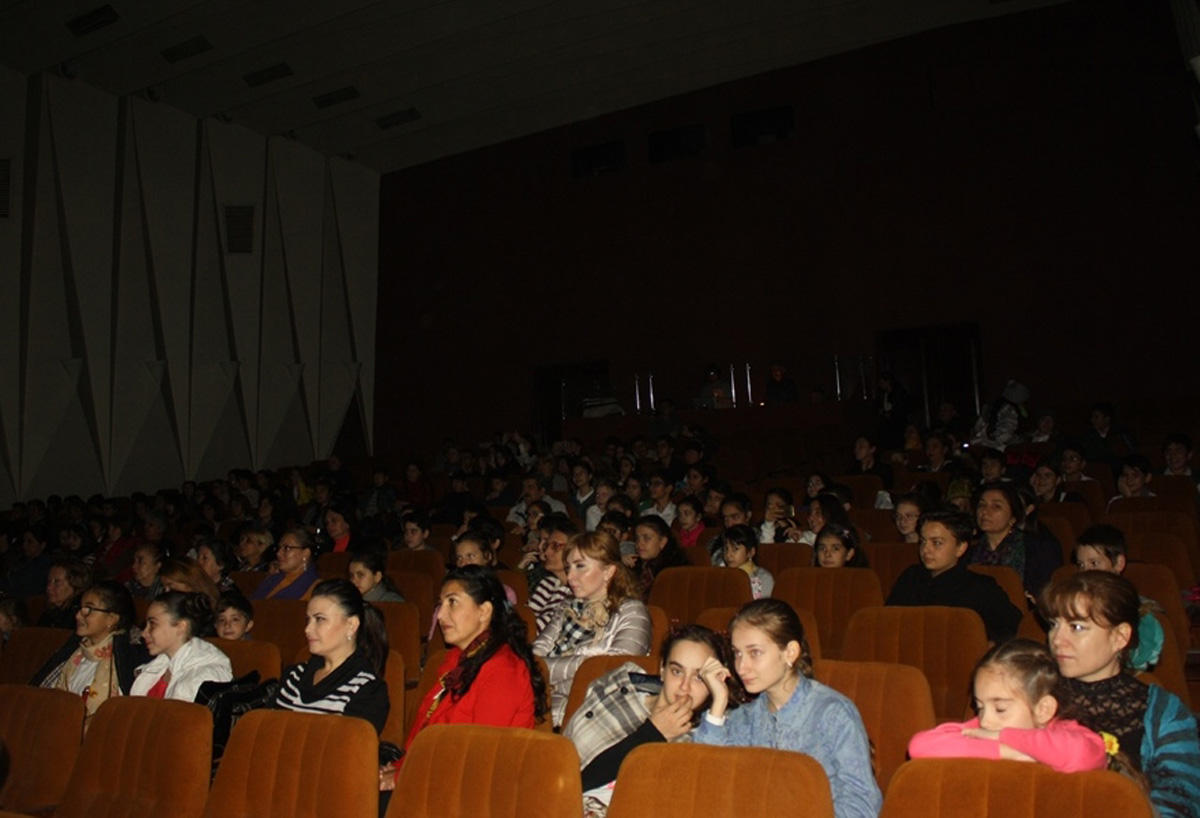 "Сон о дожде" от московских актеров в Баку (ФОТО)