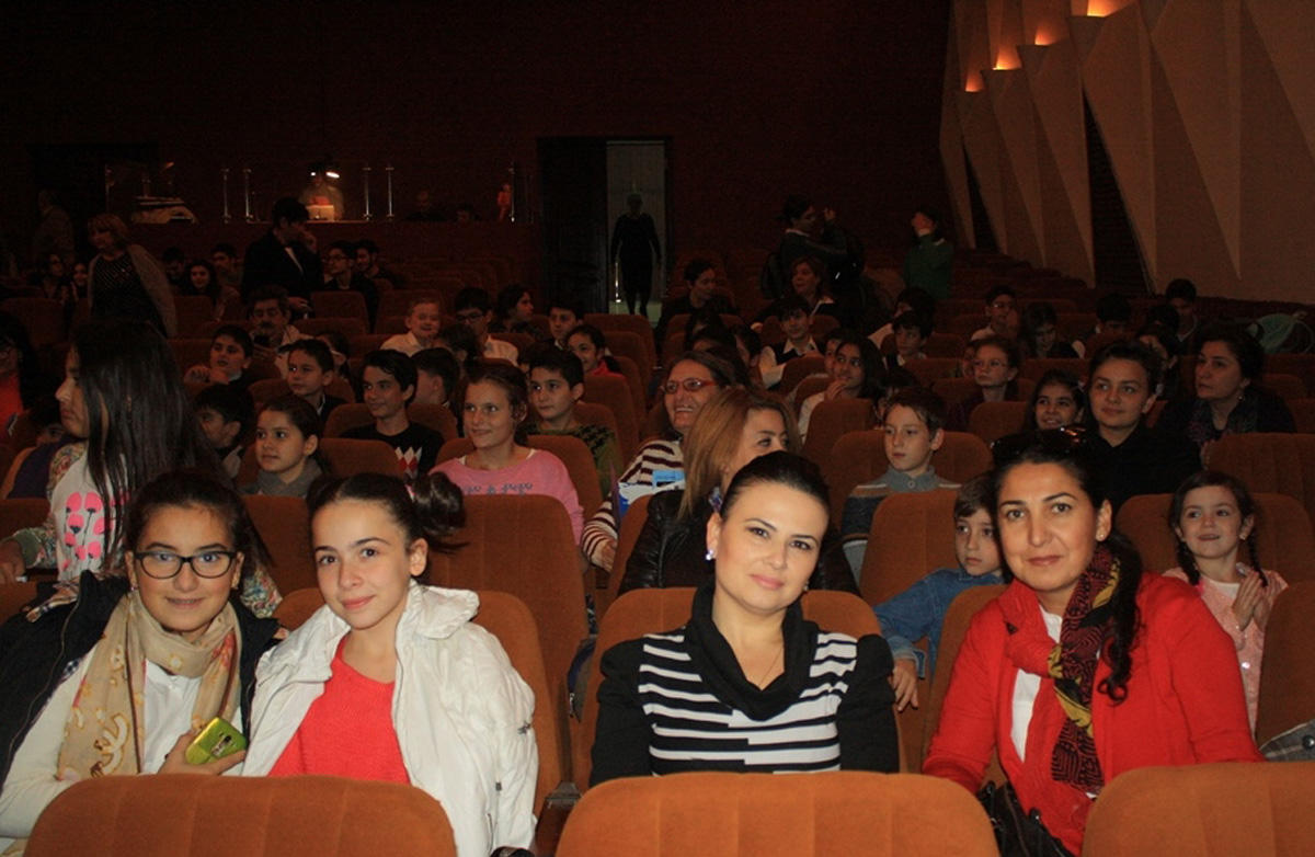 "Сон о дожде" от московских актеров в Баку (ФОТО)