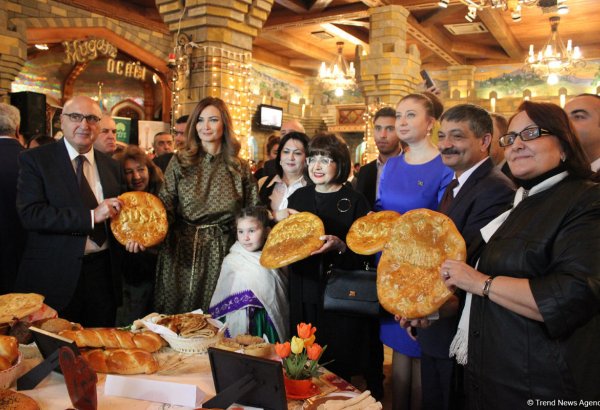 Самый горячий и ароматный Международный фестиваль хлеба в Баку (ФОТО)