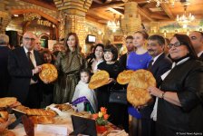 Самый горячий и ароматный Международный фестиваль хлеба в Баку (ФОТО)