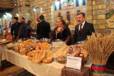 Самый горячий и ароматный Международный фестиваль хлеба в Баку (ФОТО)