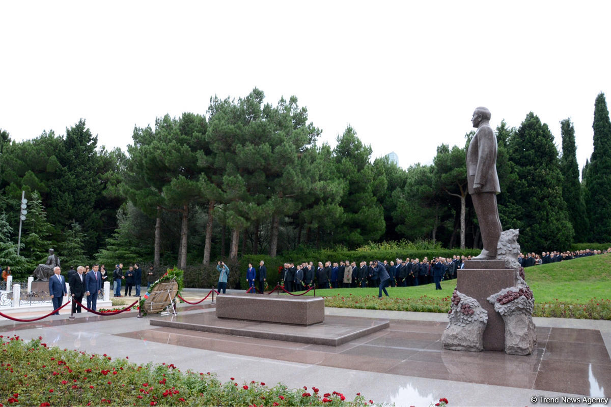 Проблем с электроснабжением с наступлением зимы в Азербайджане не предвидится - глава "Азерэнержи"  (ФОТО)