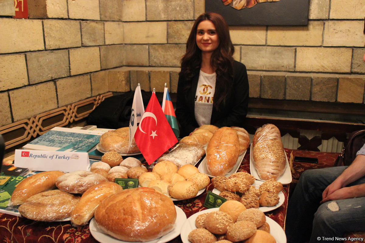Самый горячий и ароматный Международный фестиваль хлеба в Баку (ФОТО)