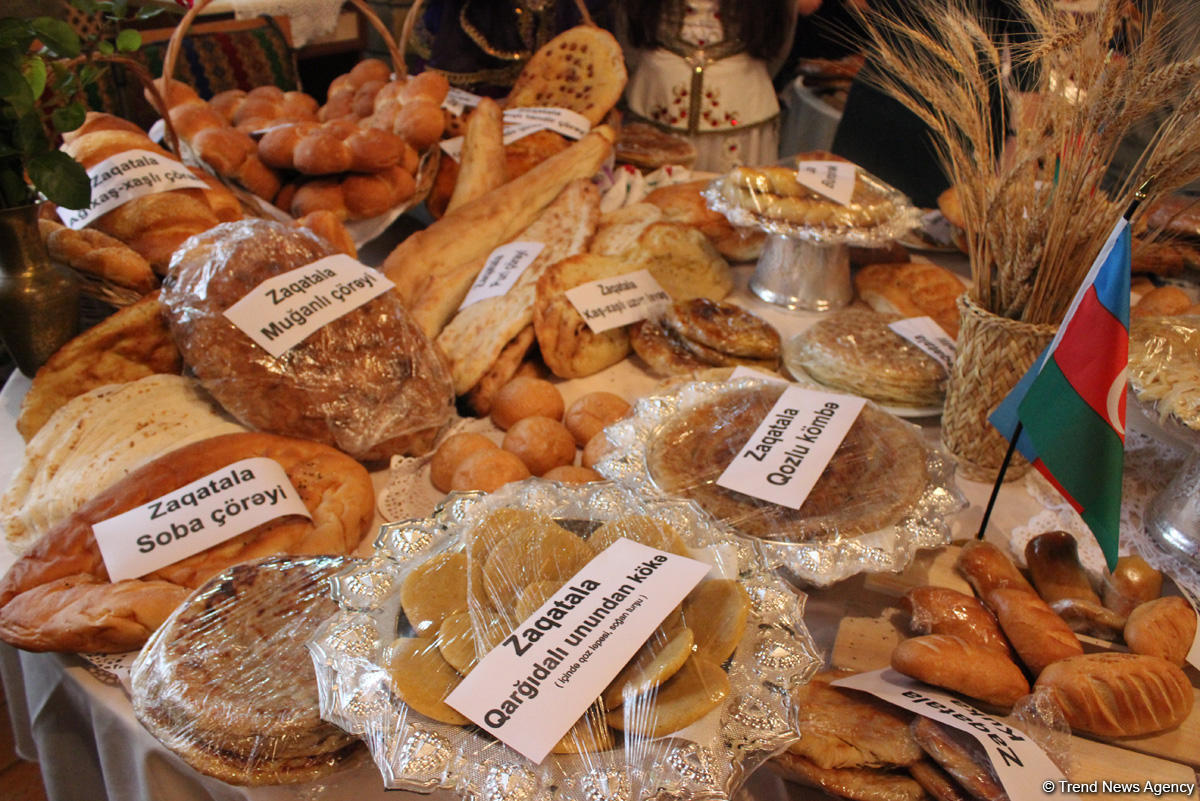 Самый горячий и ароматный Международный фестиваль хлеба в Баку (ФОТО)
