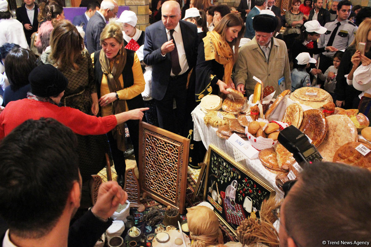 Самый горячий и ароматный Международный фестиваль хлеба в Баку (ФОТО)