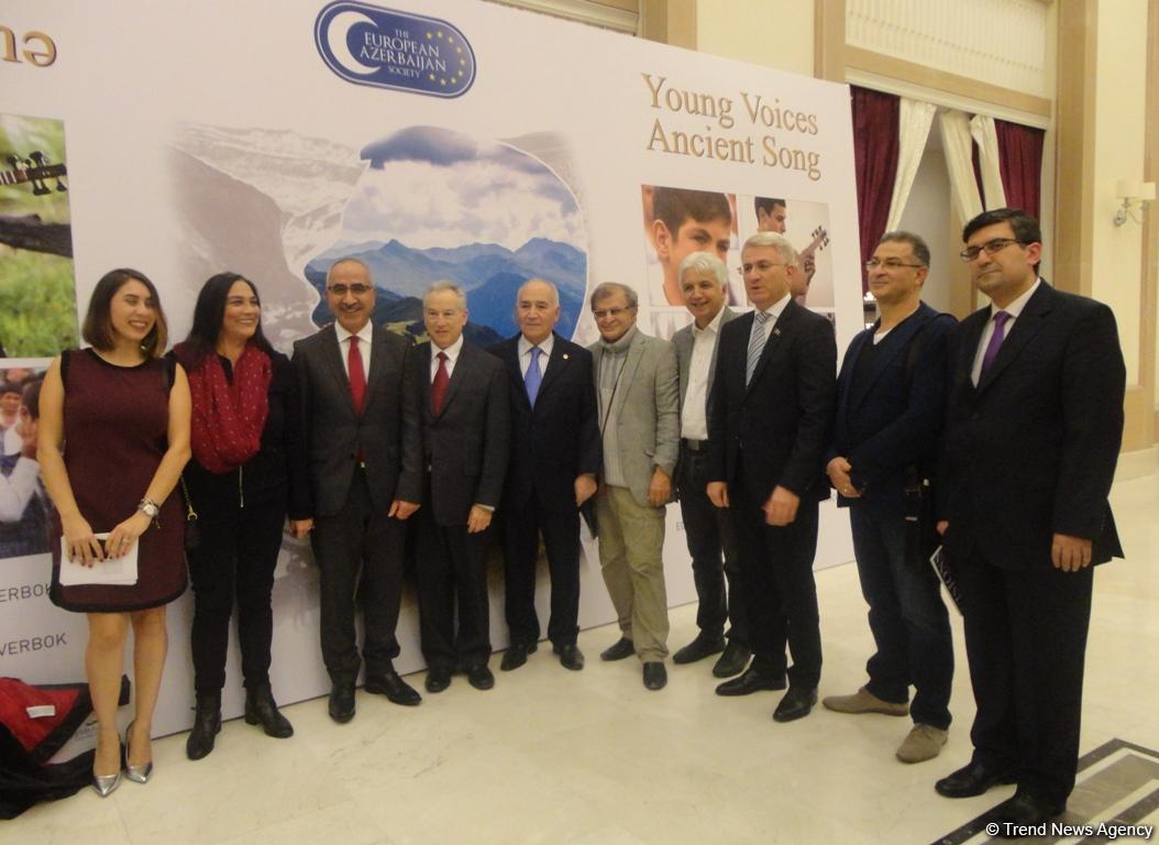 В Баку презентован фильм американских режиссеров о мугаме (ФОТО)