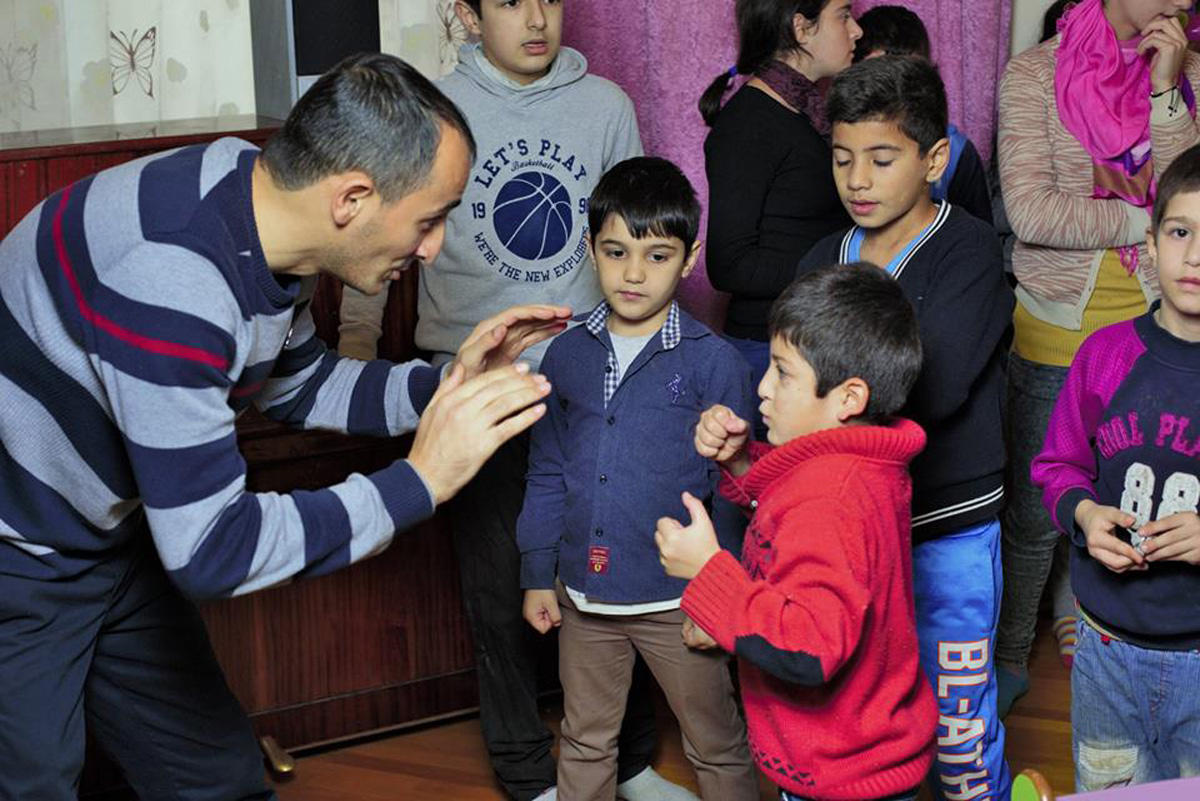 Азербайджанские спортсмены порадовали детей (ФОТО)