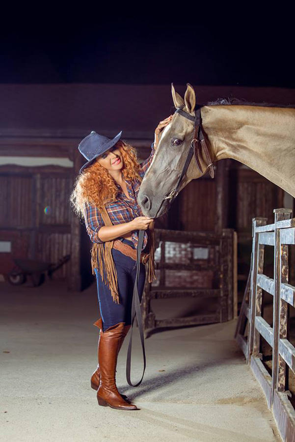Азербайджанская телеведущая стала ковбоем (ВИДЕО, ФОТО)