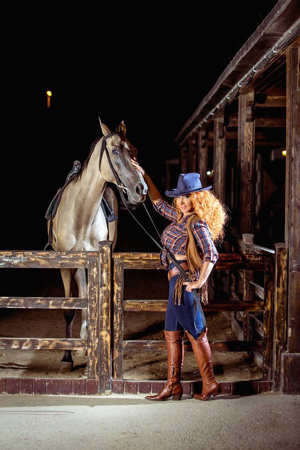 Азербайджанская телеведущая стала ковбоем (ВИДЕО, ФОТО)