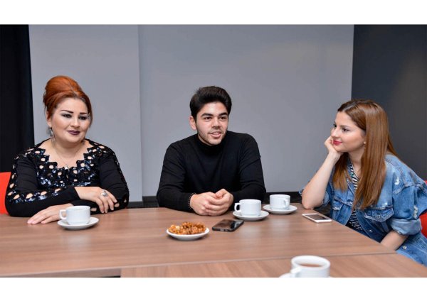 O Ses Türkiye: Айбениз Гашимова надеется на успех своего ученика Зульфу Асадзаде (ВИДЕО)